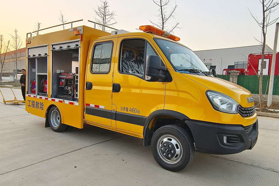 齊東方牌依維柯救險車-1000方排水量 齊東方牌依維柯救險車-1000方排水量